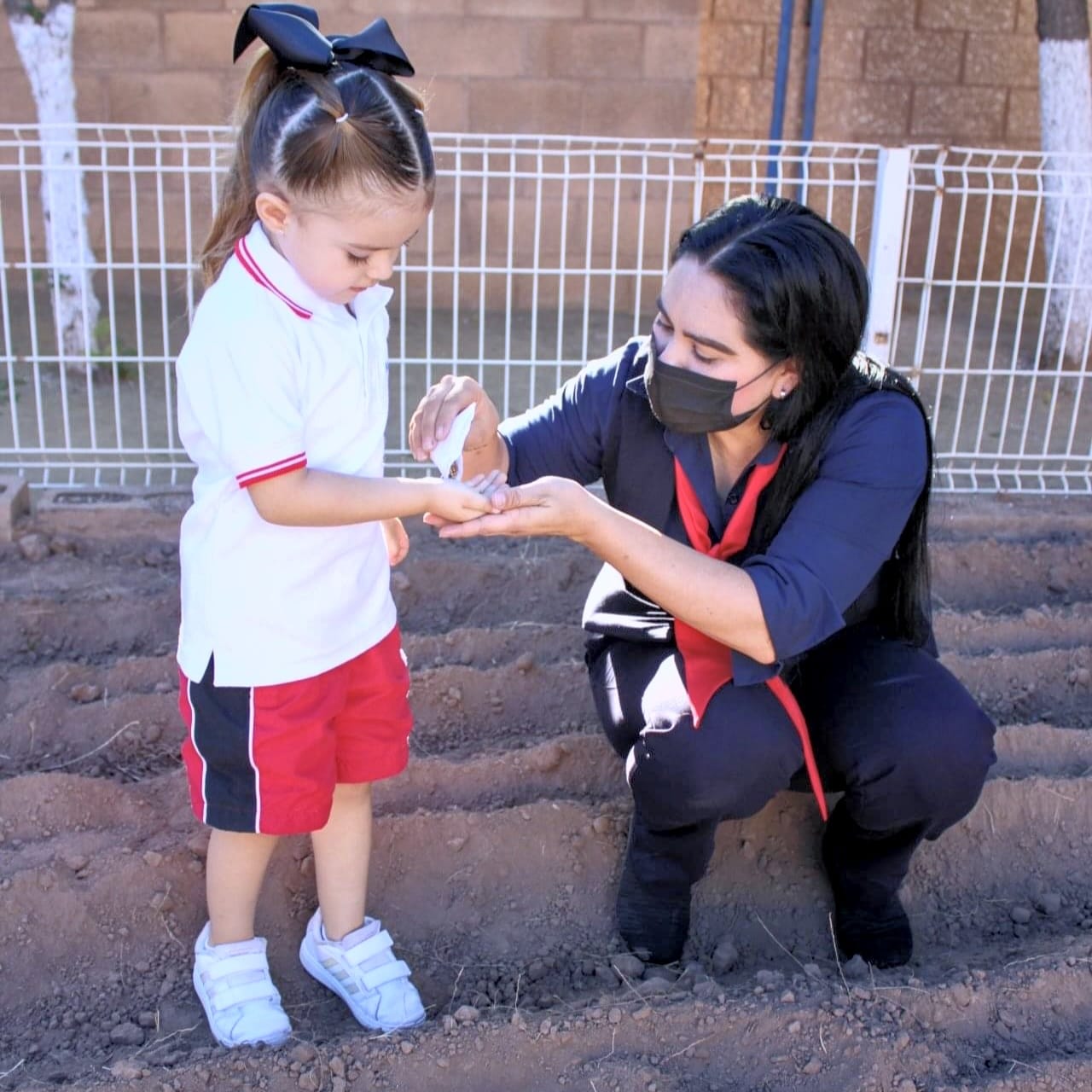 Siembra en parcela | Maternal y Preescolar Valle Alto￼