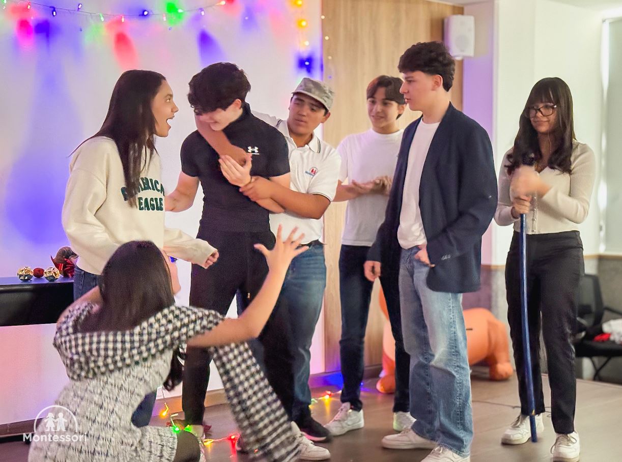 Obra de teatro: «El Robo de la Navidad» | Jr High