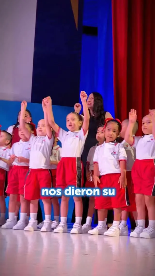 🎓💙 Nuestros pequeños de Kindergarten nos regalaron una hermosa canción…
