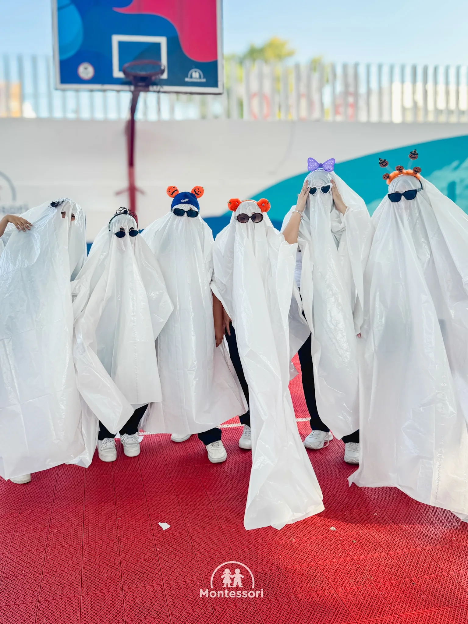 📚🎃 Así entregaron nuestras maestras los nuevos libros, listas con…